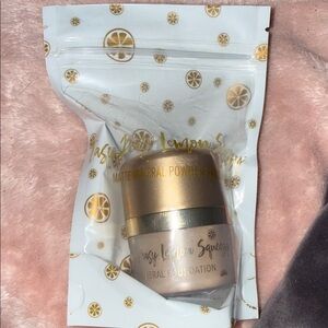 Belle by Kim Gravel Mineral Foundation - Gold & Cream Packaging